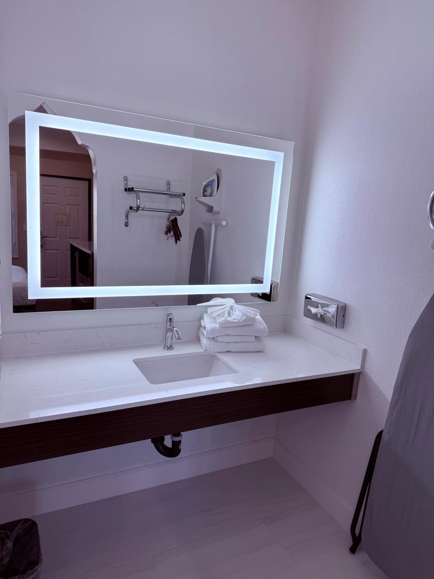 Travelodge By Wyndham Harbor City Los Angeles Exteriör bild